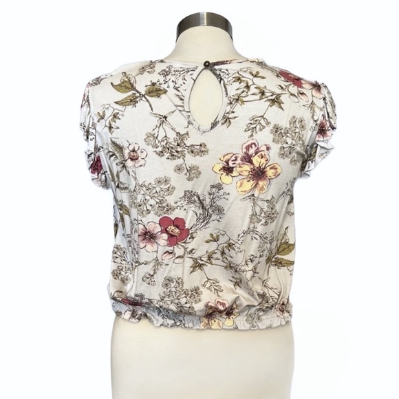 Xhileration Crotchet & Floral ruffle sleeves hassle Top Small white & pink - Picture 2 of 6